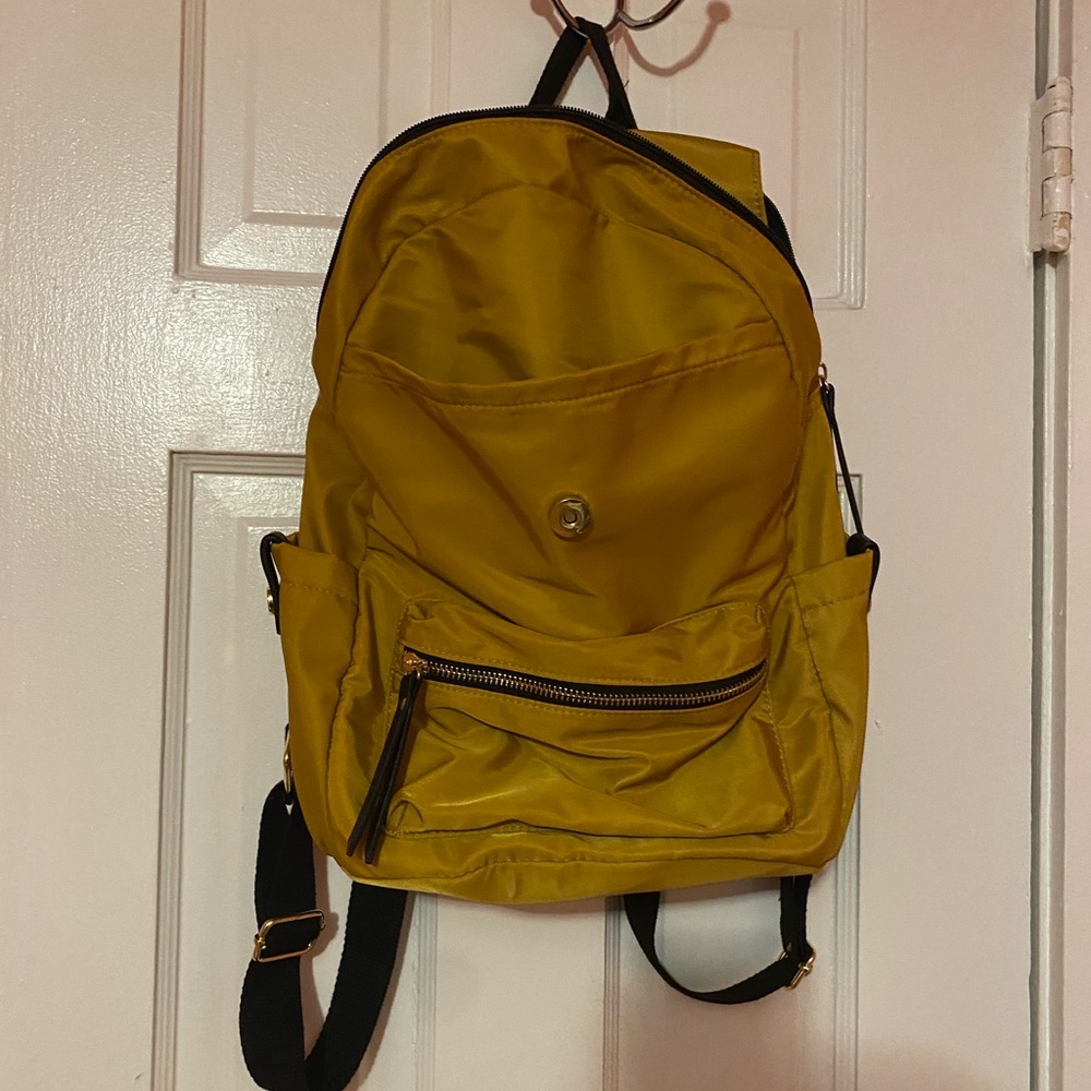 Madden girl Yellow backpack